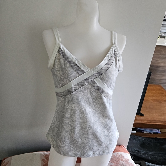 Lululemon sport t-shirt - Picture 3 of 5